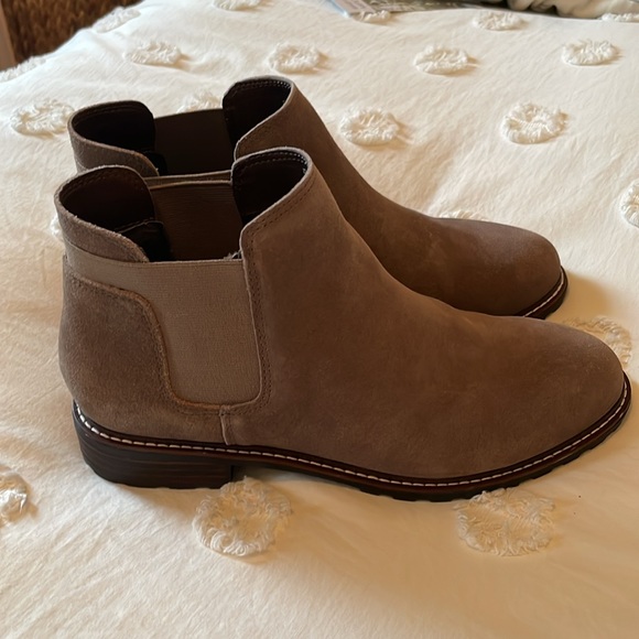 Me Too Low Heel Boot - Picture 5 of 10